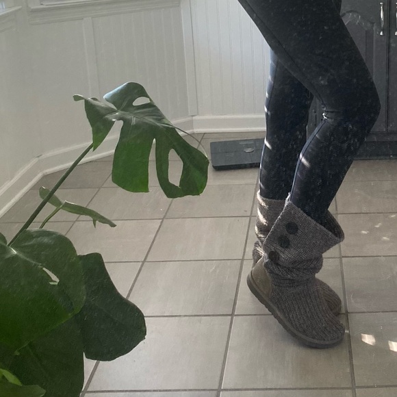 Ugg size 10 cardigan Gray boots - Picture 6 of 6